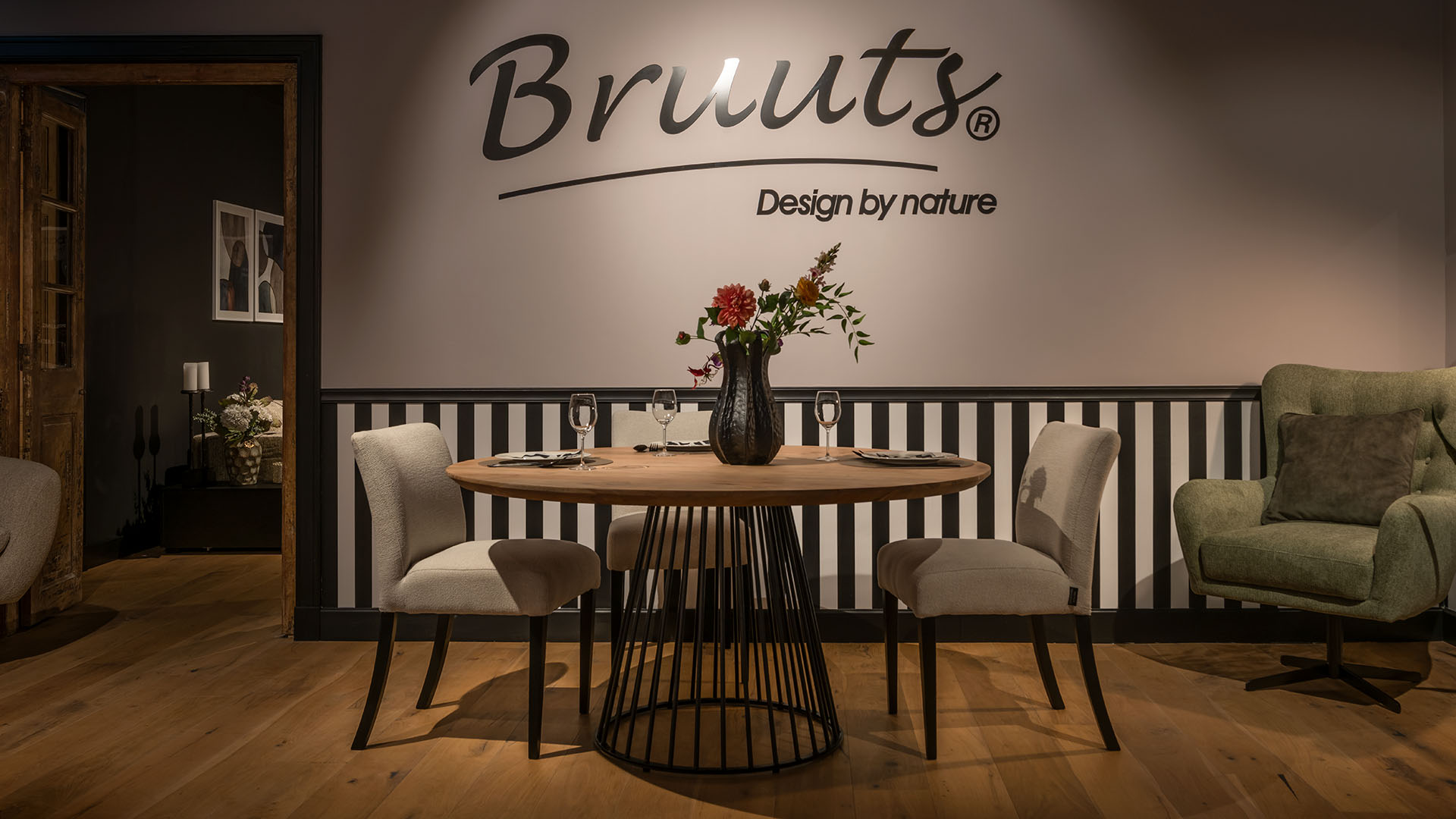 Lara | Bruuts tafels | UrbanSofa showroom