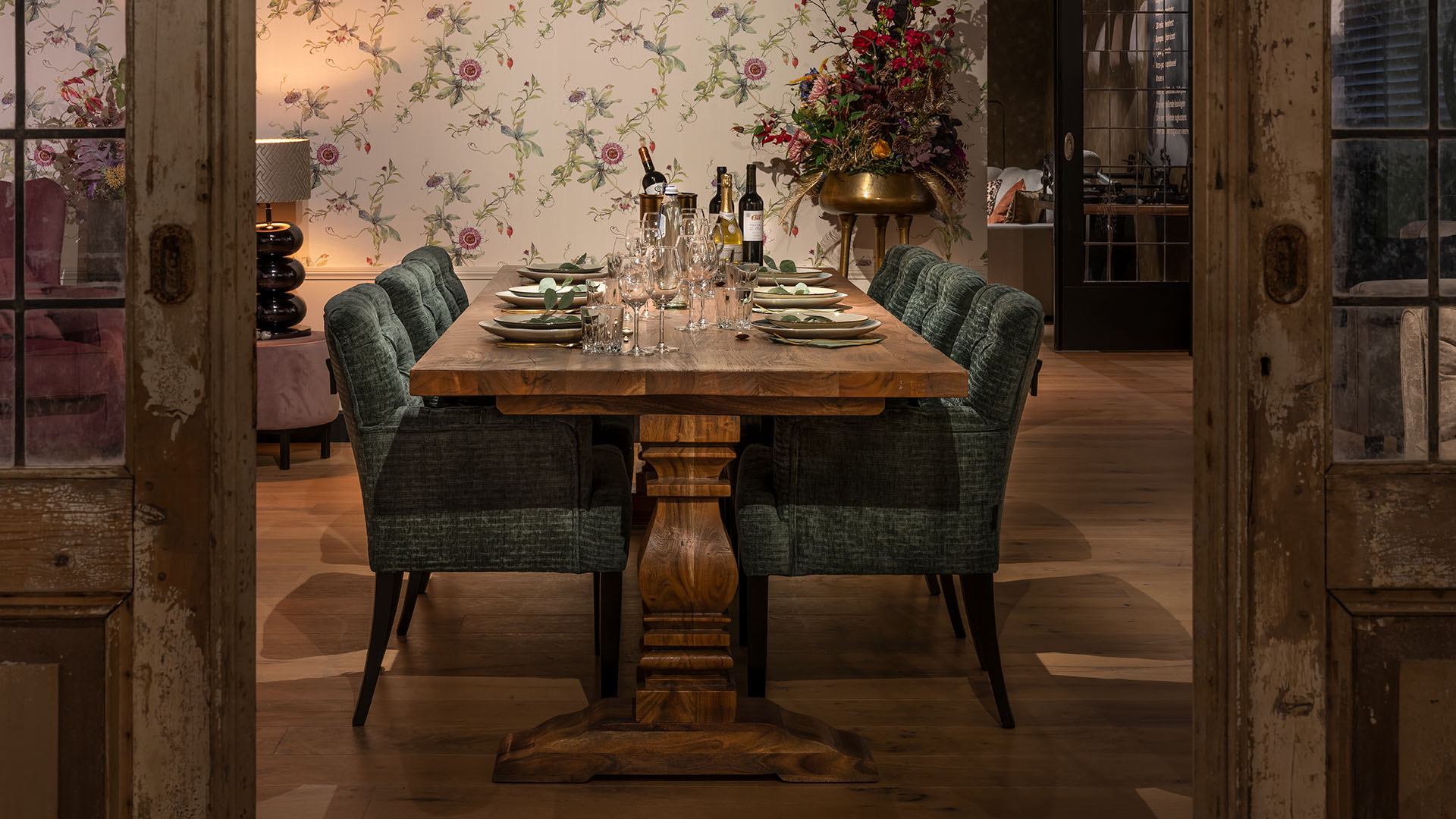 Melrose | Bruuts tafels | UrbanSofa showroom
