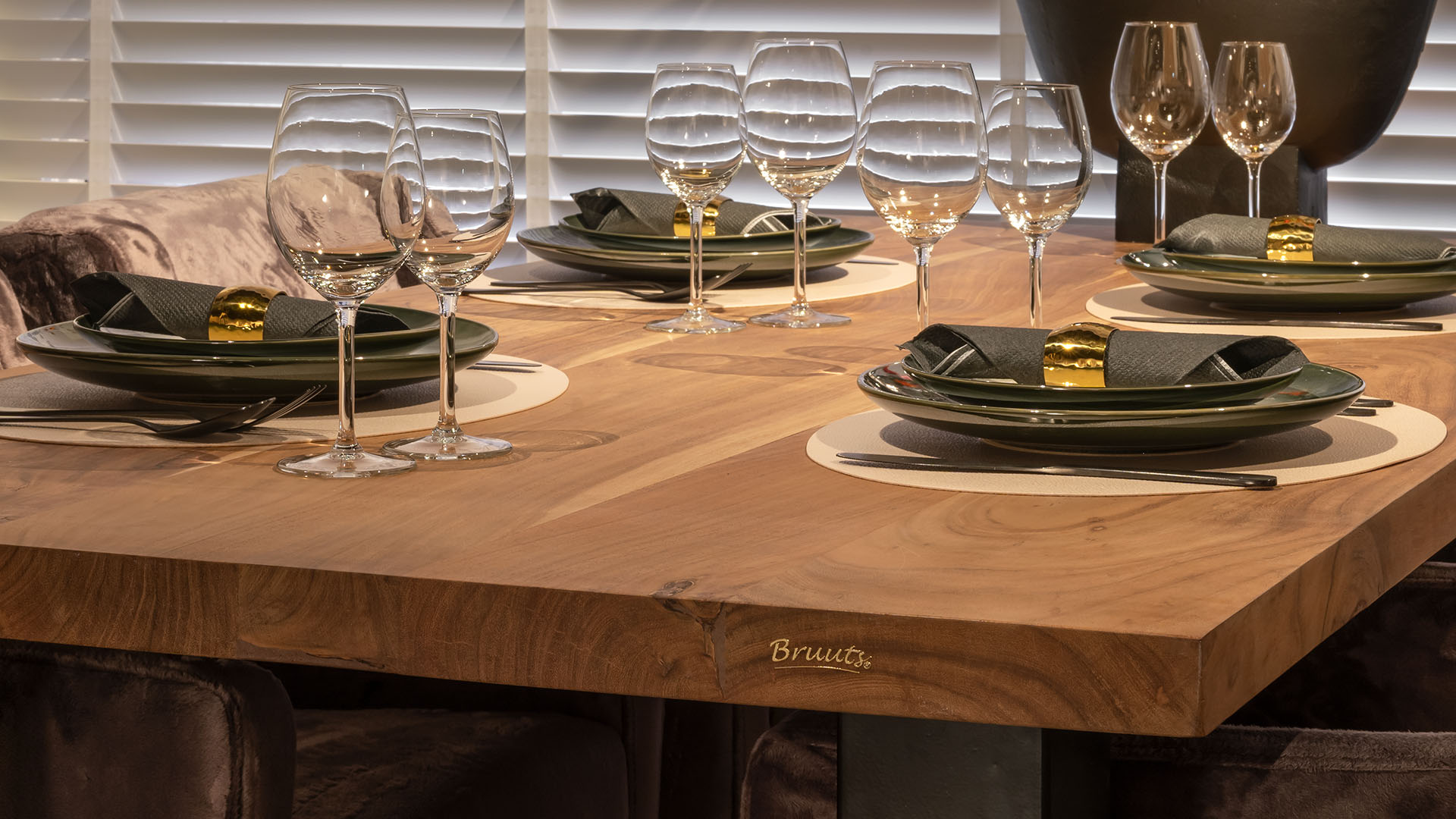 detail | Bruuts tafels | UrbanSofa showroom