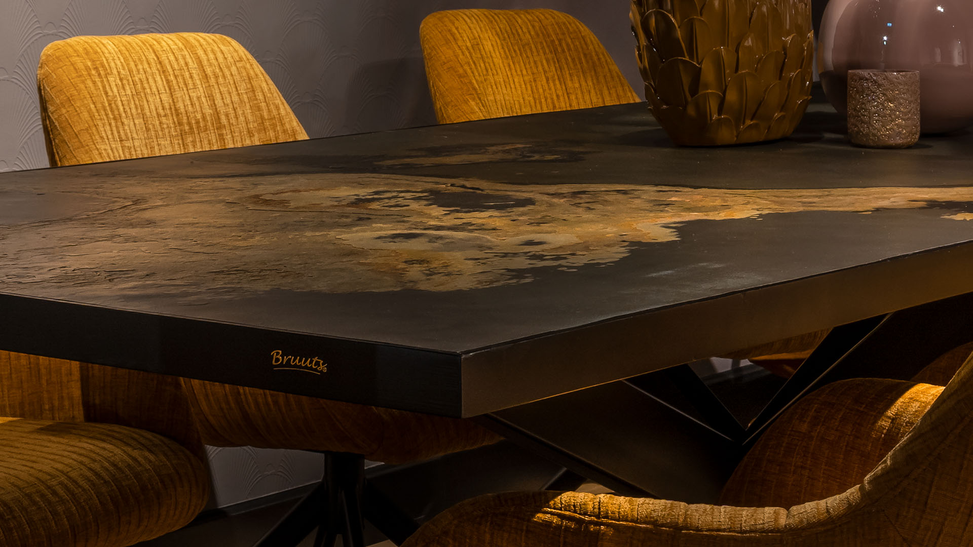 detail Stonefield | Bruuts tafels | UrbanSofa showroom