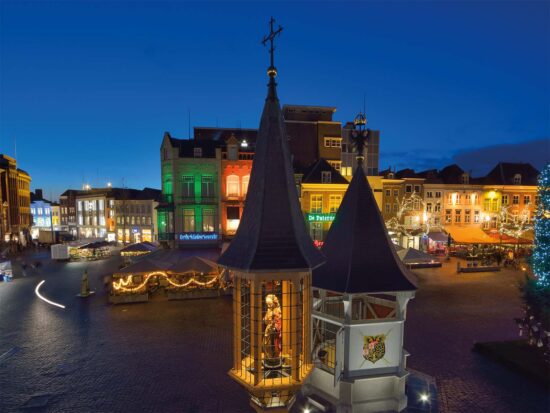 detail poster Markt Den Bosch | bij avond met kerstmis